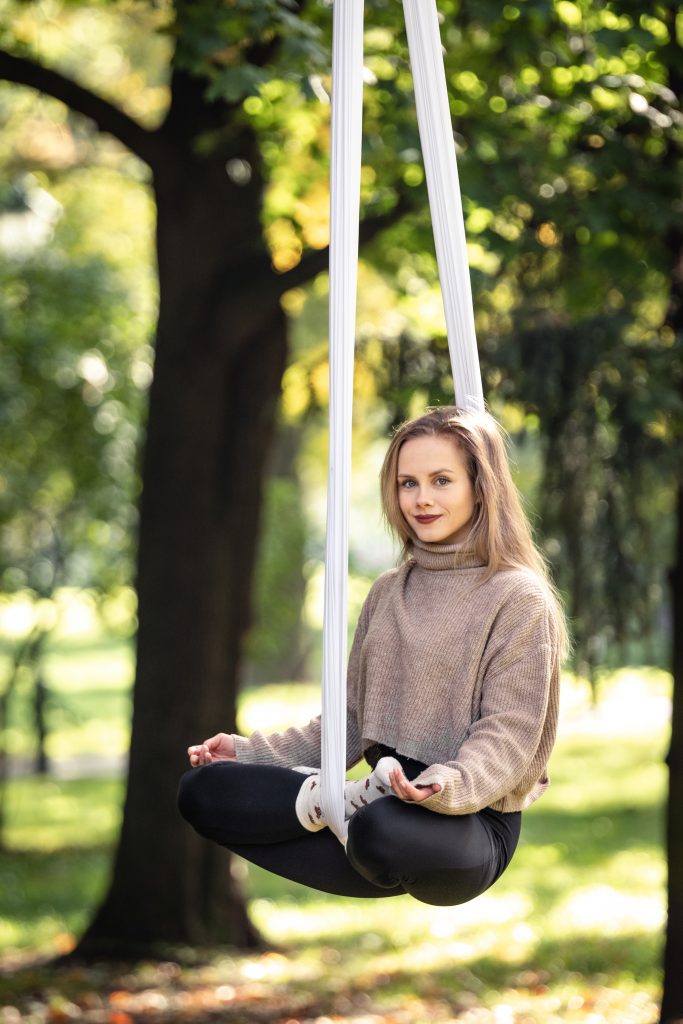 Klaudia Wcisło, instruktorka aerial jogi
